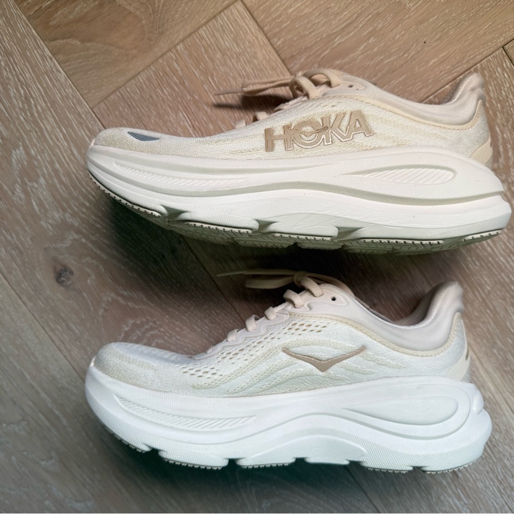 Hoka Bondi 9 women’s size 6B